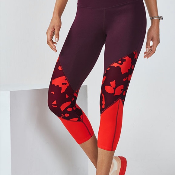Fabletics Women’s Salar Statement Powerhold Capri Leggings Burgundy - Picture 1 of 13